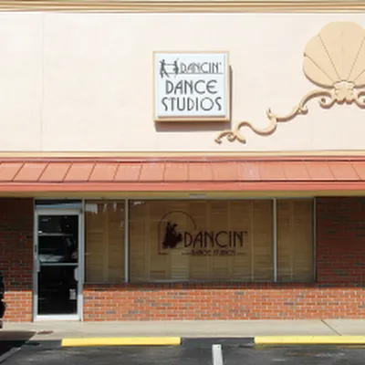 Dancin' Dance Studio logo